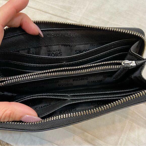 Michael Kors Black Leather Jet Set Travel Zip Around Wallet - Picture 2 of 14